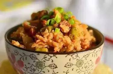 焖饭的家常做法 饭菜一锅端【焖饭的不同做法】