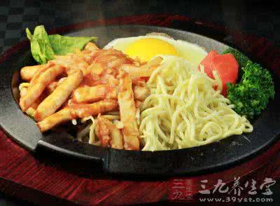 电脑大餐最后吃方便面 吃方便面的危害 不要将快餐食品当主餐