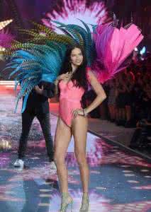 维密大秀 备好纸巾，昨晚维密大秀的精华都在这里