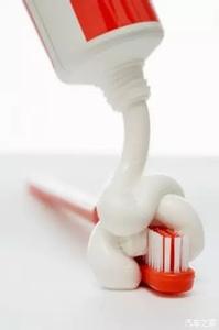 清洗白色羽绒服的妙招 白色羽绒服怎么洗最干净 小妙招让你焕然一新