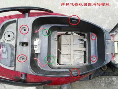 超威电池加蒸馏水视频 电摩超威48V20AH电池加蒸馏水实践操作（延长电瓶寿命）|骑行天地