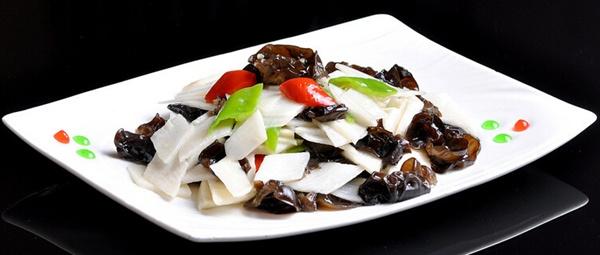 山药炒木耳的做法 清清爽爽的快乐----木耳炒山药