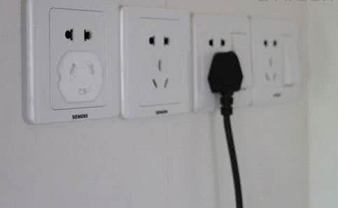 装修开关插座布局 原来装修师傅家的开关、插座是这么弄的,看完太实用了!