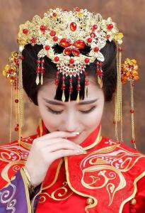 青丝绾正 十里红妆 待你情思绾正，铺十里红妆可愿