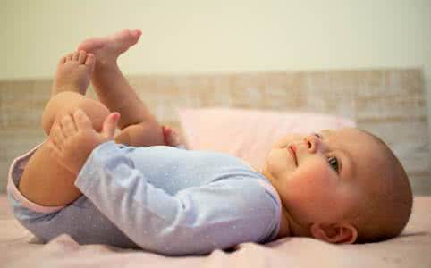 新生儿母乳性腹泻 新生儿腹泻的原因母乳？