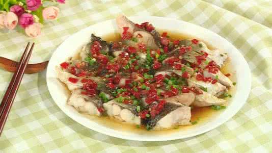 剁辣椒蒸鱼头 主妇快餐 -- 辣椒蒸鱼块