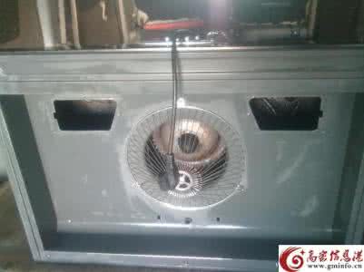 如何清洗油烟机油污 如何清洗油烟机油污 别等油烟机脏了再去洗!提前往里加点这个,油污不必费力去刷!