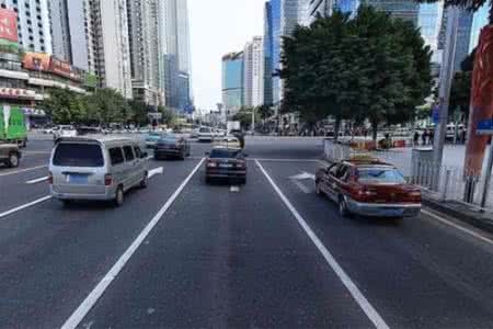 跟大车闯红灯算违章吗 这样“闯红灯”不算违章？竟有7成车主不知道！