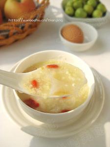 银耳粥 秋季最养颜的美人粥—银耳粥