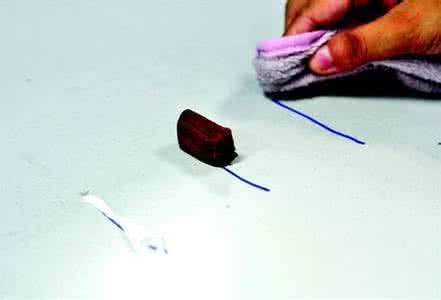 牙膏去污渍 牙膏、巧克力可去油笔污渍