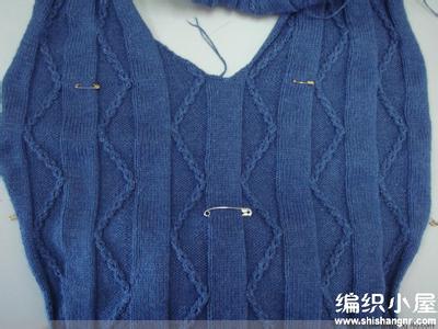 蓝溪控股的董事长王武 蓝溪 （长款毛衣）