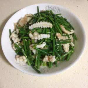 海蜇肉质脆嫩 墨鱼炒韭菜花】肉质脆爽嫩滑的墨鱼跟韭菜花是绝配