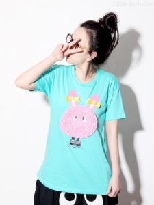 双色冰淇淋西瓜 夏季冰淇淋色衣服搭配技巧