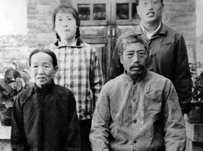 爹娘满院全集免费观看 一万两千张照片拍的全是他爹娘，只是想把他们留住！