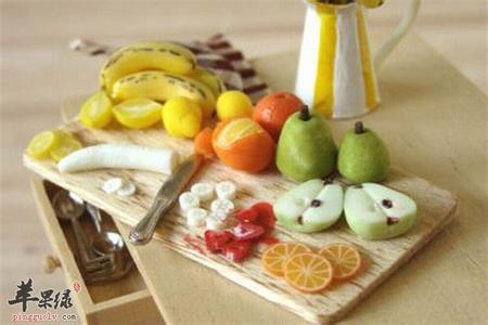 吃水果的误区 养生误区：切好的水果可以直接买回来吃