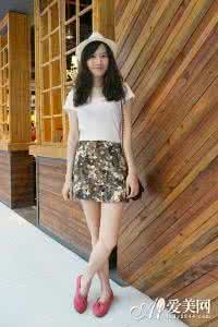 欧阳娜娜长腿吸睛 欧阳娜娜长腿吸睛 胖菇凉轻松打造骨感造型装，优雅显瘦十分吸睛！