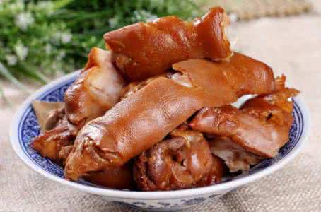 东北年夜饭硬菜 年夜饭必备“硬菜”，没有之一！伟诗味道酱猪蹄！