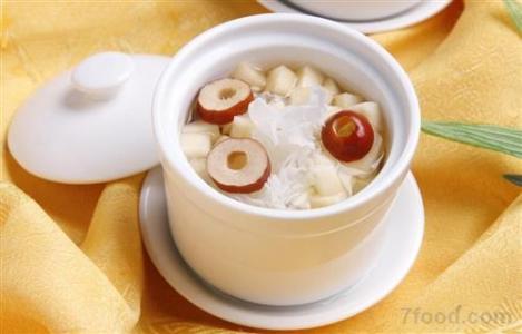 雪梨百合润肺汤 秋季多吃雪梨 老年人多吃生津润肺