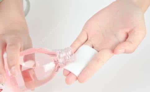 口红吃饭时需擦掉吗 口红吃饭时需擦掉吗 吃饭前需要擦掉口红吗?