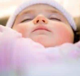 小孩感冒鼻塞怎么办 两个月小孩感冒鼻塞怎么办？