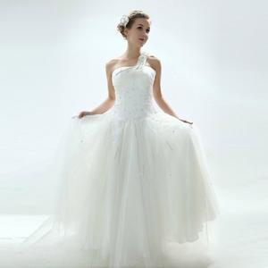 微微新娘婚纱店 2014新娘单肩婚纱造型