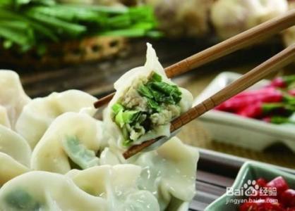 韭菜能治皮肤病吗 韭菜馅饺子怎么调馅 美味的韭菜饺子轻松做