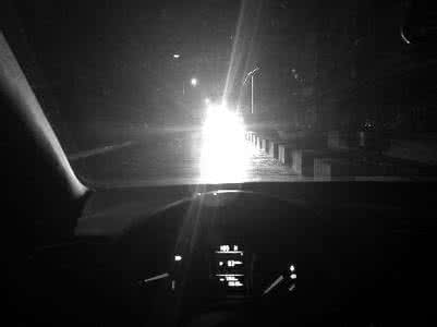 会车远光灯 会车远光灯 夜间会车如何避免对方的远光灯？