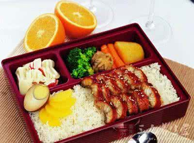 拉肚子腿软 女子吃完隔夜饭菜 拉肚子拉得腿软