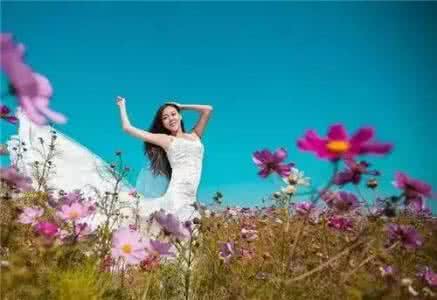 赏花穿什么拍照才漂亮 春季赏花必学拍照技巧,教你如何一秒变女神!