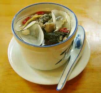 椰子炖竹丝鸡 年夜饭菜谱：滋补的椰子炖竹丝鸡