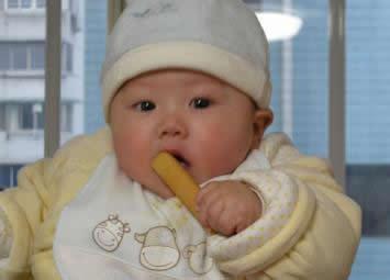 自制宝宝磨牙棒的做法 教你给出牙期宝宝自制磨牙棒