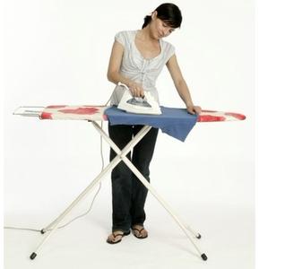 熨烫衣服的方法 正确熨烫衣服的小窍门