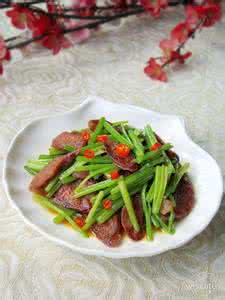 毛芹炒肉 毛芹炒腊肠