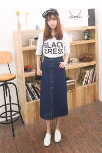 冬天半身长裙搭配外套 牛仔半身长裙配什么上衣及鞋子好看