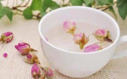 常喝玫瑰花茶副作用 女人吃什么减肥 常喝玫瑰花茶有减肥效果