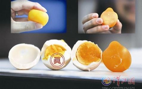 煮熟的鸡蛋蛋黄有黑点 鸡蛋煮熟后蛋黄变弹力球 专家称对人体无害