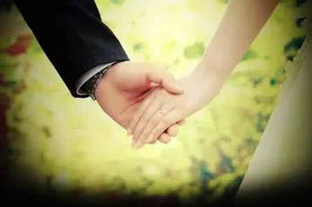 看美女洗澡男人偷看 趁老公洗澡偷看他微信，竟然发现......