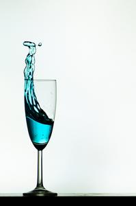 红酒杯拍摄 拍摄溅出酒杯的动感与高雅