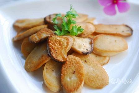 椒盐杏鲍菇 滋味绝妙的黑椒盐煎杏鲍菇