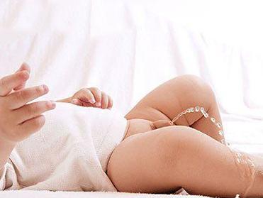 地铁内给孩子把尿 把尿是怎样一步步毁掉孩子的?