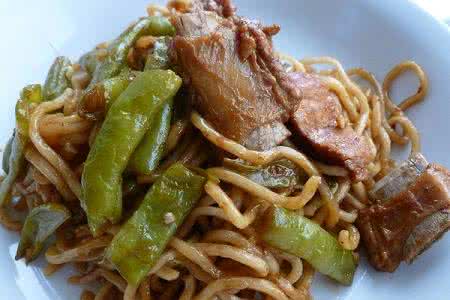 排骨豆角焖卷子的做法 排骨豆角焖面的做法