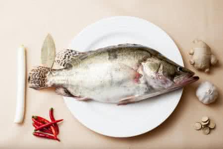 云南水库惊现吃人大鱼 惊！吃了几十年鱼，居然不知道鱼还能这样吃！