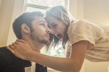 我想离婚出轨妻子跪下 终于和出轨妻子离婚了 我，终于离婚了！