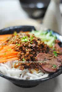 肉末炸酱面 【鸡蛋肉末炸酱面】我心里的味道