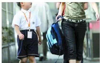 学不会 有什么姿势校正驼背 抱孩子学不会正确姿势,当心孩子小小年纪就驼背