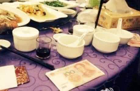 土豪婚礼压桌菜上钞票 婚前要做哪些心理准备 土豪婚礼压桌菜上钞票