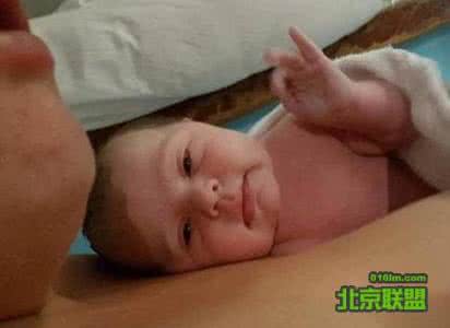 怎样护理阴部不发黑 新生女婴阴部长红点点 女婴阴部护理方法