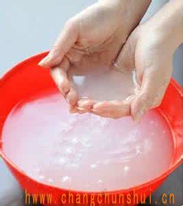 淘米水加盐 淘米水加盐有什么用处 淘米水的用处有哪些