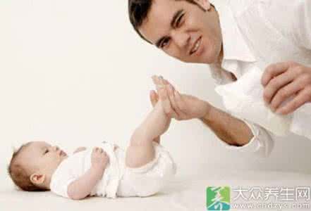 如何给宝宝换尿布 如何给宝宝换尿布 牢记23个注意事项