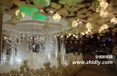 纸雕艺术 【圣诞节纸雕装置展示】白色圣诞节的梦幻纸雕艺术—纸的乐园
